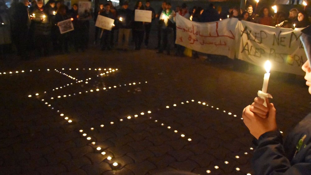 In den Mahnwachen in verschiedenen Schweizer Städten wurde der Opfer in Aleppo gedacht – hier in Lausanne. © Amnesty International