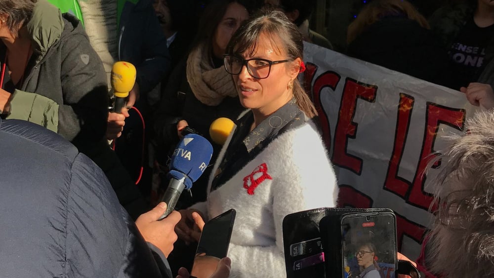 Vanessa Mendoza Cortes während der Gerichtsverhandlungen im Dezember 2023 © Amnesty Catalunya