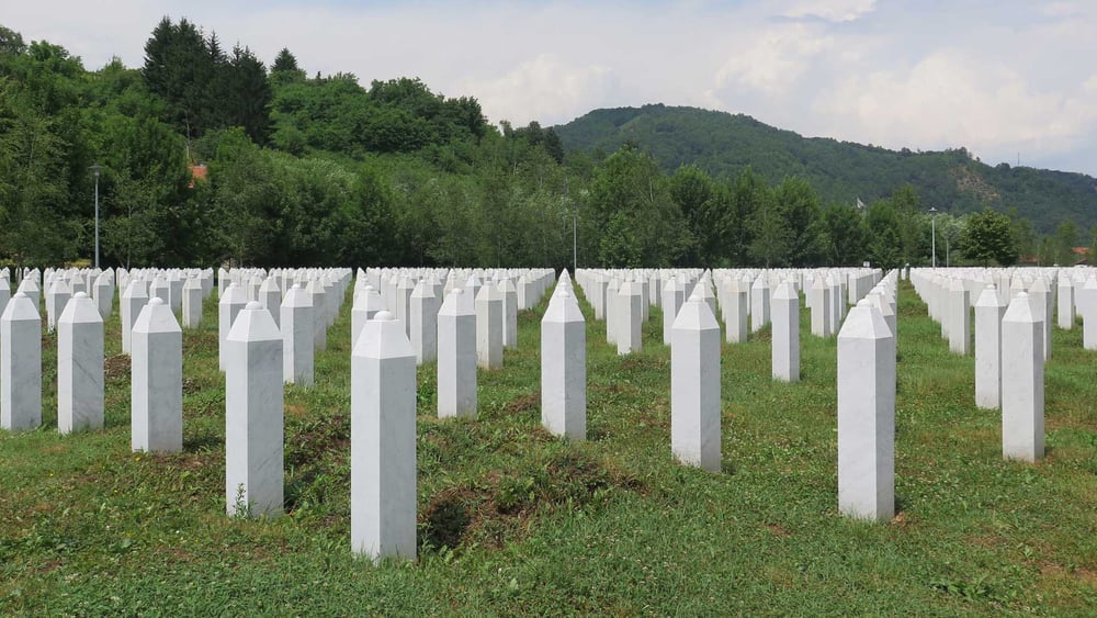 Die Gedenkstätte in Srebrenica, das Potocari Memorial Centre. © Amnesty International