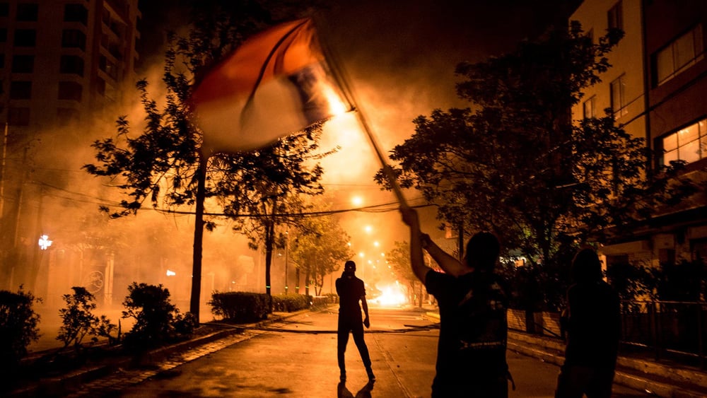 Die Proteste in Chile entzündeten sich an einer Erhöhung der Preise für U-Bahn-Tickets, die von der Regierung inzwischen zurückgenommen wurde. Hintergrund der Proteste ist die soziale Unzufriedenheit über die tiefe Kluft zwischen Arm und Reich in dem südamerikanischen Land. © Mateo Lanzuela