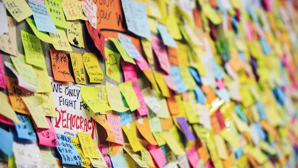 Werden mit dem nationalen Sicherheitsgesetz künftig auch solche Kritikformen als staatsgefährdend verfolgt werden? © Kenneth Ip / shutterstock.com