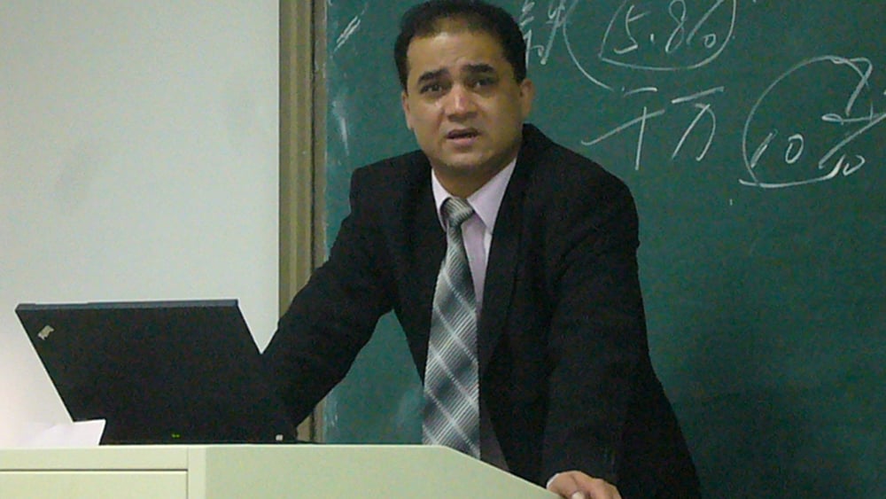 Ilham Tohti an der Universität Peking, vor seiner Verhaftung vor vier Jahren. © Privat