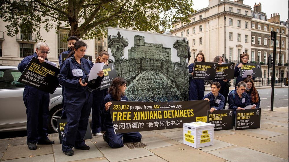 Die Uigur*innen in China leiden unter systematischen willkürlichen Inhaftierungen sowie Folterung und Verfolgung. © Amnesty International