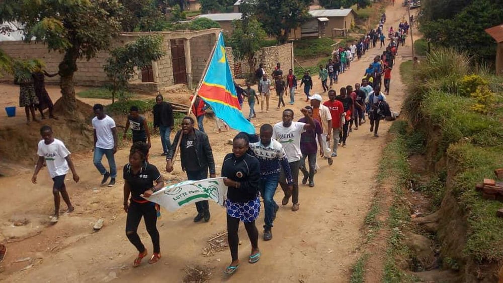 Vor den Wahlen vom 30. Dezember 2018 kam es zu Protesten, wie hier im Osten des Landes. Die Unruhen brachen aus, nachdem die Regierung angekündigt hatte, dass sie die Wahlen in drei Regionen, die als Hochburgen der Opposition gelten, auf März 2019 verschoben hatte. Obwohl schliesslich in vier Regionen nicht gewählt werden konnte und es mehrere Berichte über Wahlfälschungen gab, erklärte die Wahlkommission Félix Tshisekedi zum Sieger der Präsidentschaftswahl. © Lucha