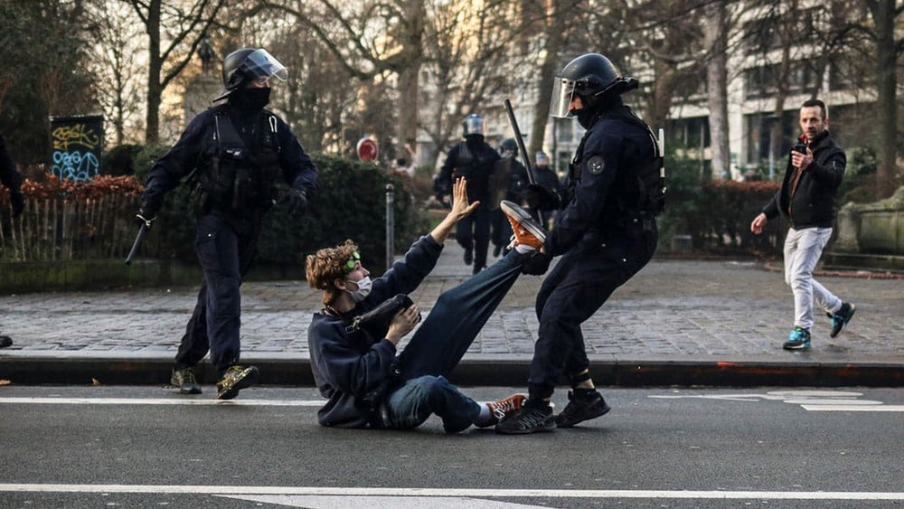 An einer Demonstration gegen die Rentenreform. Lille, Frankreich. © Moulinette /LaMeute