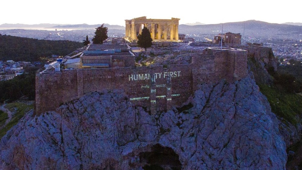 «Flüchtlinge willkommen», Akropolis Athen. Amnesty International