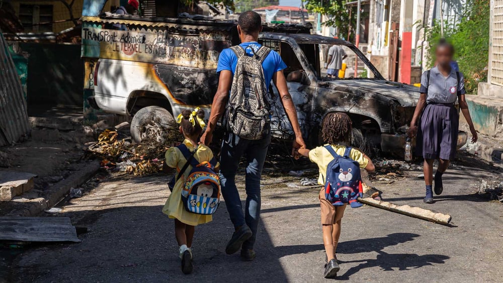 Bewaffneten Banden haben das Viertel Poste Marchand in Port-au-Prince besetzt. Viele Familien flohen aus dem Viertel und gehören nun zu den Tausenden von Vertriebenen , die in anderen Teilen der Hauptstadt Zuflucht suchten. © Anadolu via Getty Images