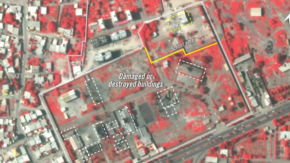 Eine Satellitenaufnahme vom 4. März zeigt zerstörte oder beschädigte Gebäude auf dem Gelände der IRGC (weiss markiert) und der angrenzenden Schule (gelb markiert). © Planet Labs