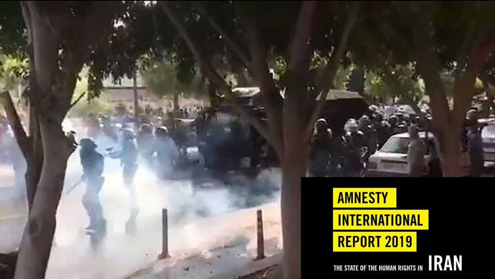 Iranische Sicherheitskräfte schiessen am 16. November 2019 mit Tränengas, um einen Protest in der Stadt Bushehr im Südwesten des Iran, zu zerstreuen.  © Privat