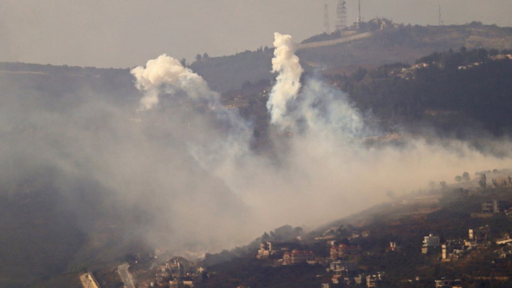 Nach einem Beschuss durch israelische Artillerie steigt Rauch über den libanesischen Dörfern Adeisseh und Kfar Kila an der Grenze zu Israel auf. © AFP via Getty Images