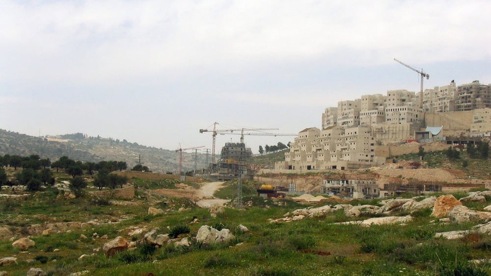 Die israelischen Siedlungen schnüren palästinensische Dörfer und Städte immer weiter ein. © Amnesty International