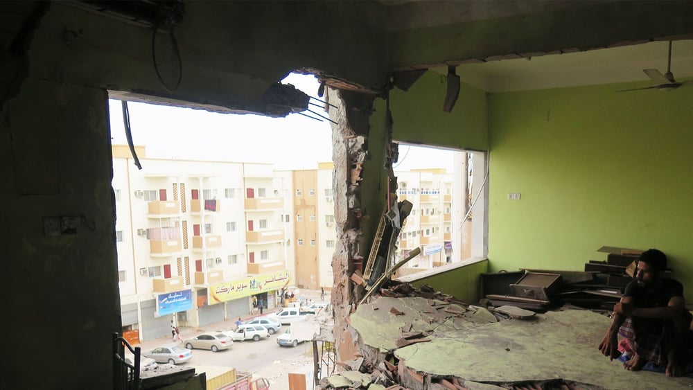 Bei den Bodenkämpfen zwischen Huthi-Rebellen und Anti-Huthi-Gruppen geraten oft auch Privatwohnungen ins Schussfeld - hier die Wohnung der Familie Saleh in Aden nach einem Raketenangriff von Huthi/Saleh-Loyalisten  © Amnesty International