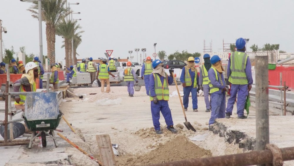 Arbeitsmigranten werden zu Tausenden für den Bau der Gebäude und Stadien eingesetzt, die für die Sportanlässe benötigt werden. © Amnesty International