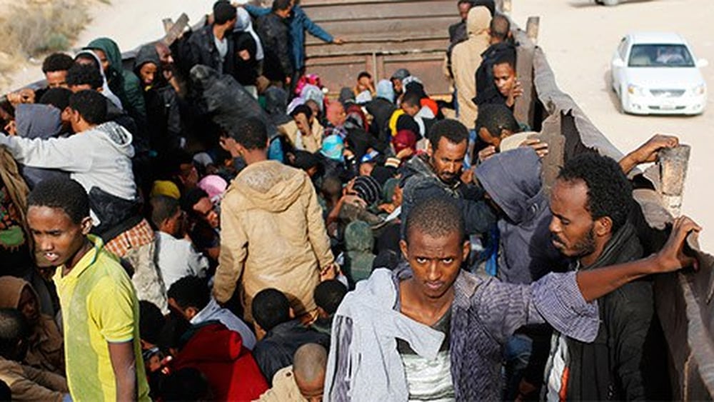Afrikanische Migranten auf dem Weg in ein Gefängnis in Zawiya, Juni 2014 © Reuters