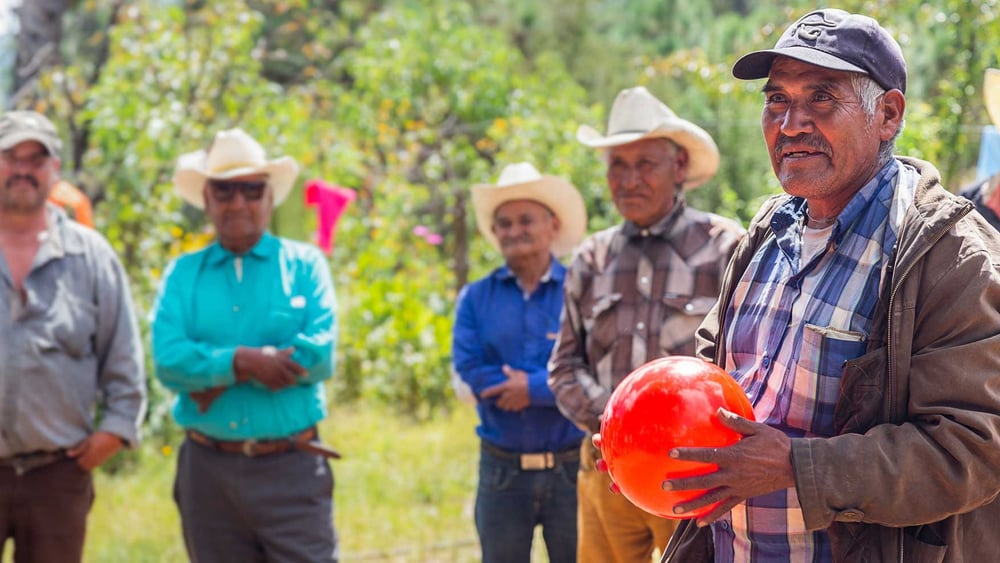 Julián Carrillo (mit Ballon) wurde wie fünf seiner nahen Verwandten getötet – weil er sich für die Rechte seiner Gemeinde einsetzte. © AI