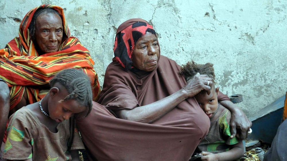 Vertriebene Frauen und Kinder im Krankenhaus des Lagers von Bama. In den Jahren 2015 und 2016 hungerten Hunderte von Menschen im Lager. © Gbemiga Olamikan Nigeria