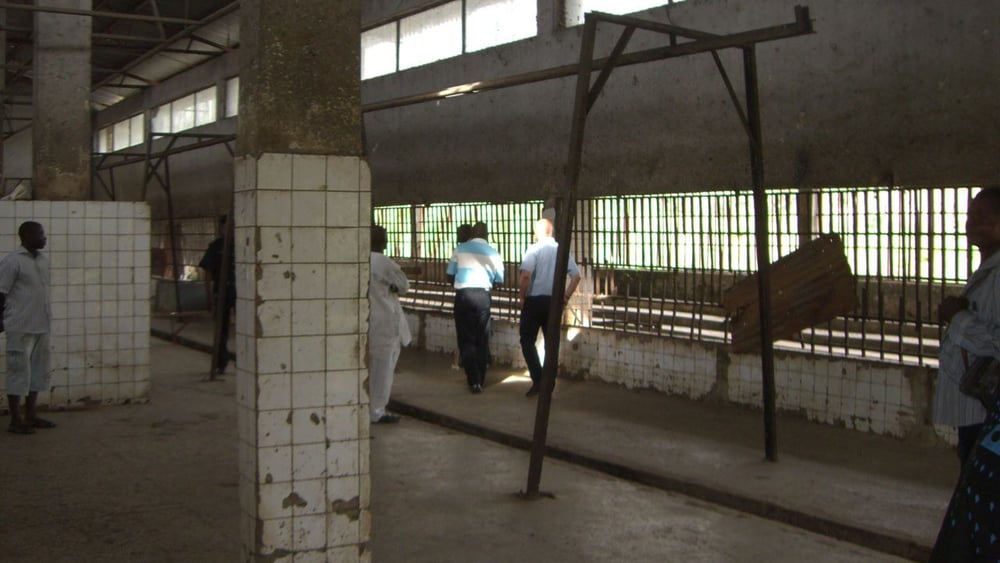 "The Abattoir", eine berüchtigten Polizeistation in Abuja, die sich auf dem Gelände eines stillgelegten Schlachthofs befindet, Federal Capital Territory, Nigeria, Juli 2009.  © Amnesty International