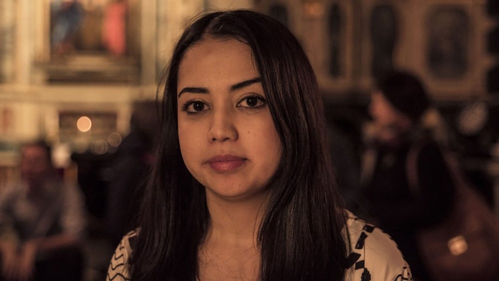 Ohne ihre kranke Mutter wollen die norwegischen Behörden Taibeh Abbasi und ihre Geschwister nach Afghanistan abschieben. Norwegische Polizeikräfte haben sie bereits nach Istanbul gebracht. Im Bild Taibeh. © Amnesty International