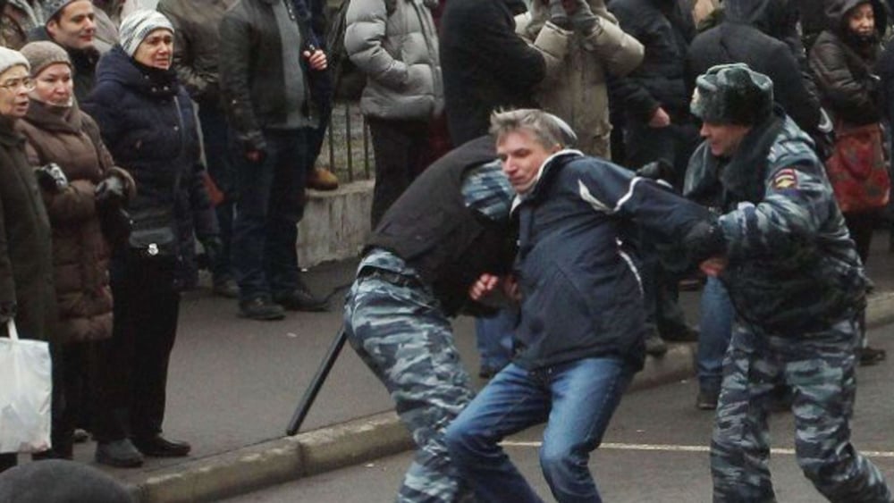 Alexej Gorinow, ein Moskauer Oppositionspolitiker, wird wegen «Verbreitung falscher Informationen über die russische Armee in der Ukraine» festgenommen und zu 7 Jahren Haft verurteilt. © Solidarnost Political Movement