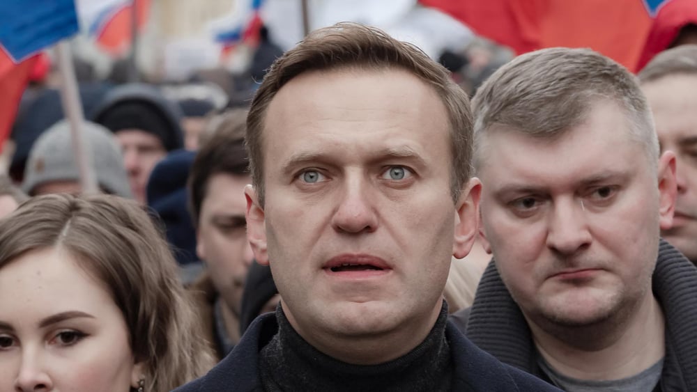 Alexei Navalny an einer Kundgebung 2020 zum Gedenken des Oppositionspolitikers Boris Nemtsov, der im Februar 2015 in Russland ermordet wurde. Seit einem Jahr sitzt Alexej Nawalny nun in Haft, 360'000 Menschen fordern seine Freilassung. © Michał Siergiejevicz / wikicommons