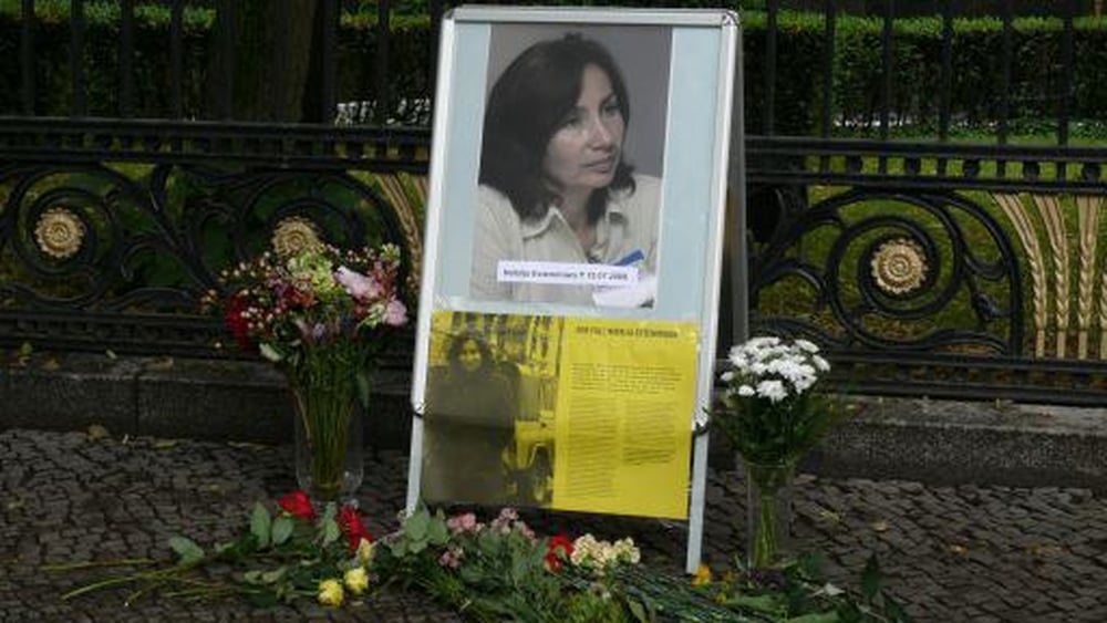 Gedenkveranstaltung zum sechsten Todestag von Natalija Estemirova vor der russischen Botschaft in Berlin, Juli 2015. © Amnesty International Deutschland