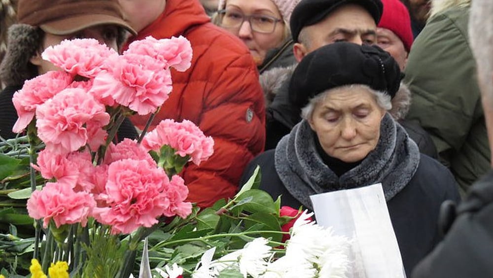 Trauer am Tatort: Russiche Bürgerinnen und Bürger nehmen von Boris Nemtsow Abschied © putnik/CC BY 4.0