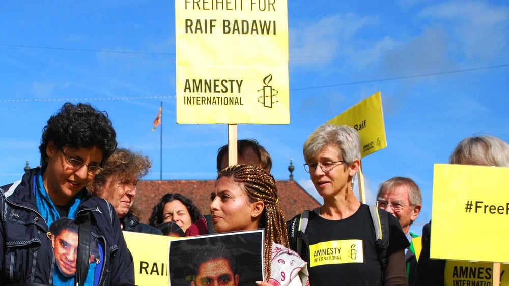 Raif Badawis Ehefrau, Ensaf Haidar, in Bern © Amnesty International
