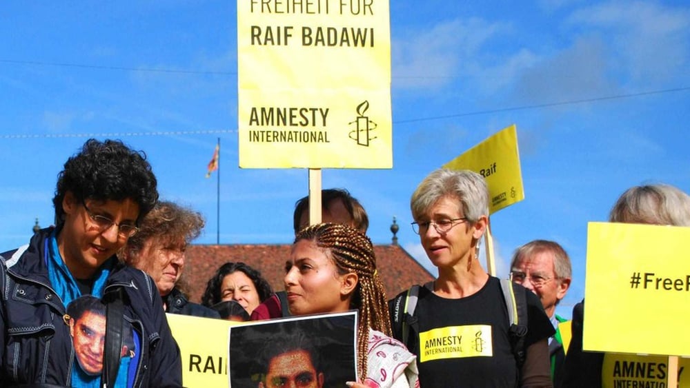 Raif Badawis Ehefrau, Ensaf Haidar, in Bern © Amnesty International