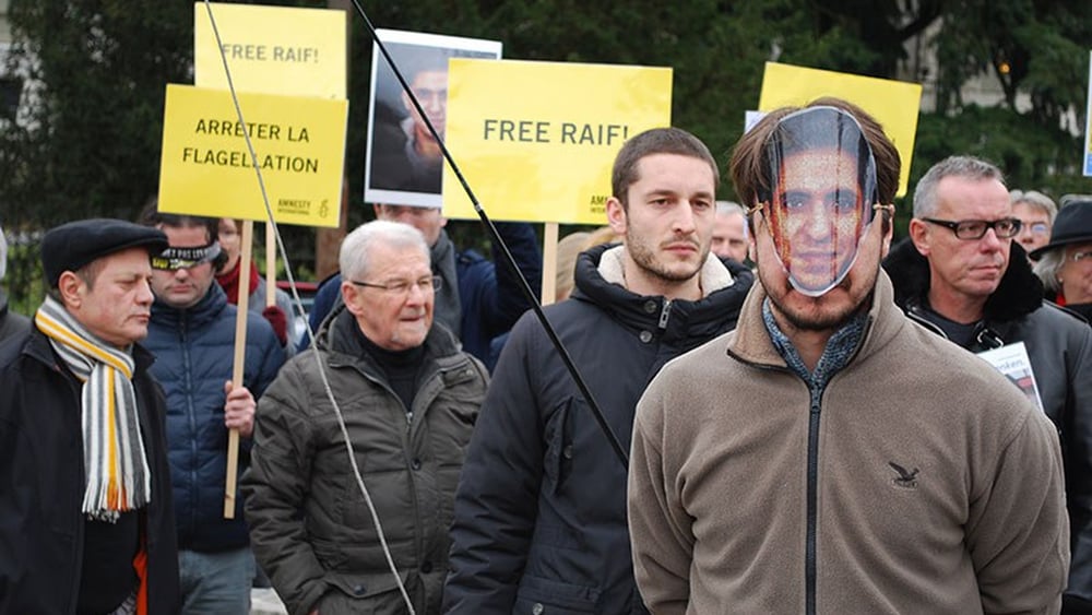 Gegen weitere Auspeitschungen von Raif Badawi protestierten rund 50 Personen in Bern. © Amnesty International