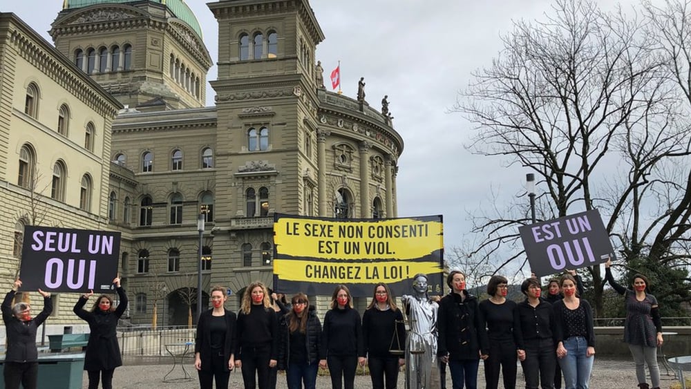 Fast 37'000 Personen und 37 Organisationen unterzeichneten eine entsprechende Petition von Amnesty International, die unter anderem eine Neudefinition von Vergewaltigung im Strafrecht fordert. © Amnesty International