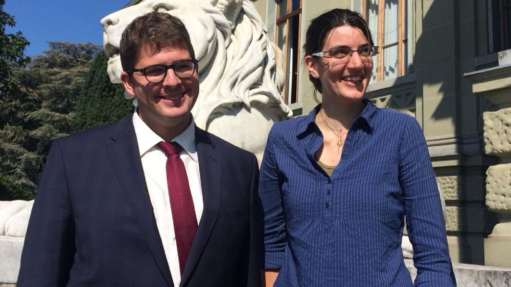 Flavie Bettex in Begleitung ihres Rechtsanwalts. © Amnesty International