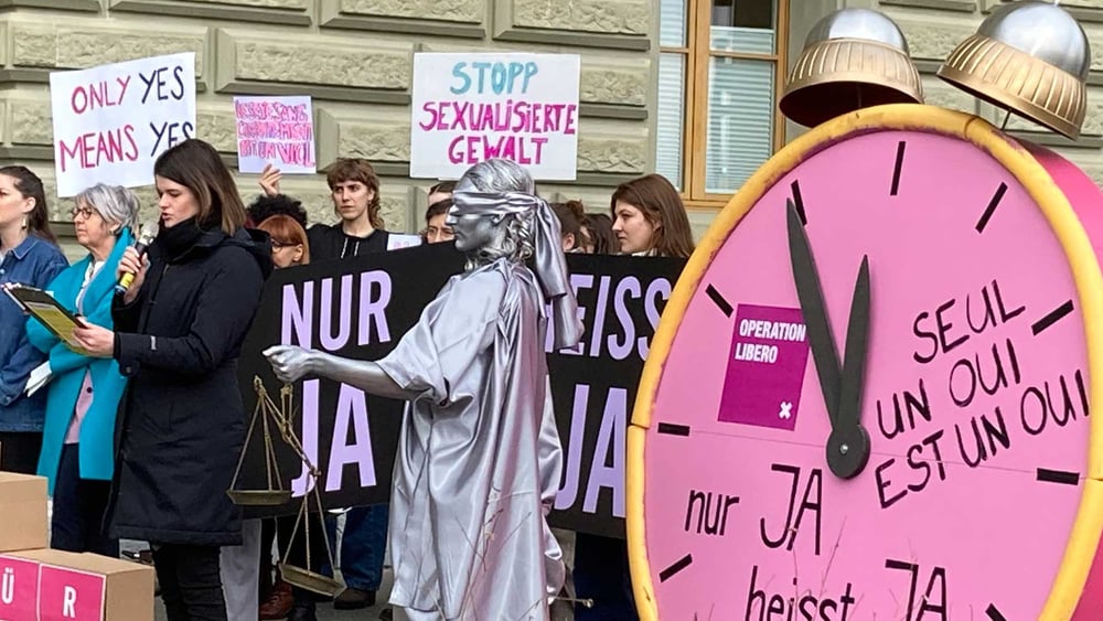 Mehr als 40'000 Personen unterzeichneten die Petition für ein konsensbasiertes Sexualstrafrecht. © Amnesty Schweiz