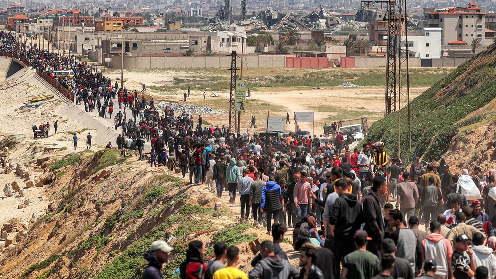 Vertriebene Palästinenser*innen kehren Mitte April 2024 in den Gaza-Streifen zurück © AFP via Getty Images