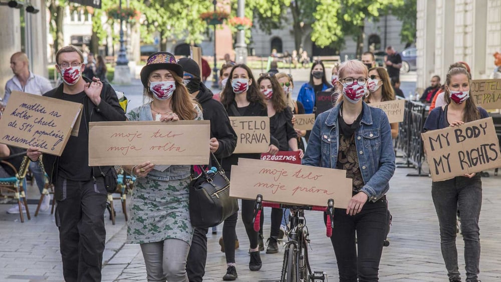Strassenaktion in Bratislava vom Frühling 2020. © monica.costariba / Amnesty International