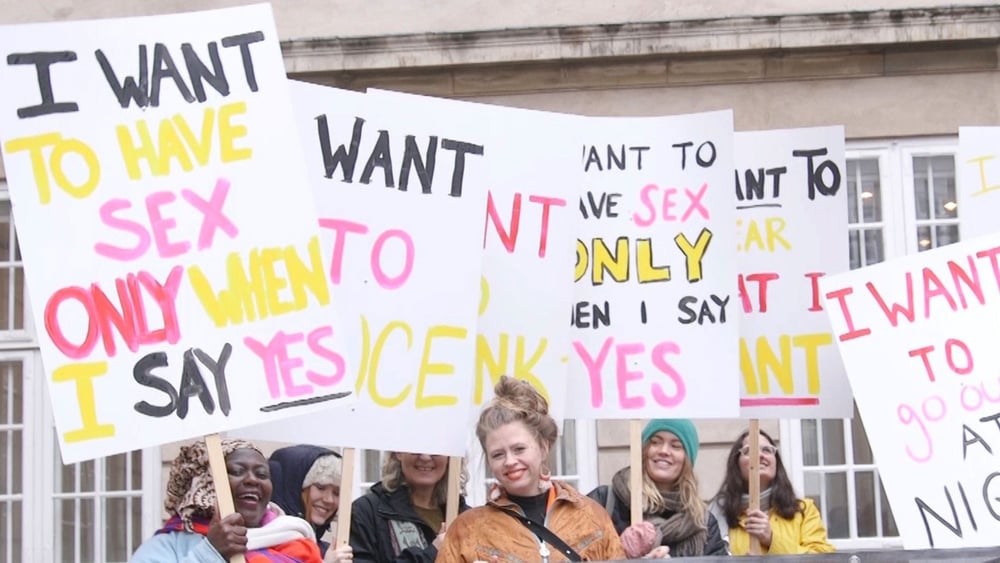 Aktion von AI-Dänemark zur Veröffentlichung eines Berichts zu sexueller Gewalt © Amnesty International Dänemark