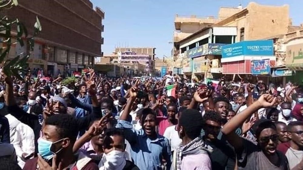 Proteste in Omdurman am Stadtrand von Khartum, während in Khartum eine Pro-Bashir-Kundgebung stattfindet © Privat