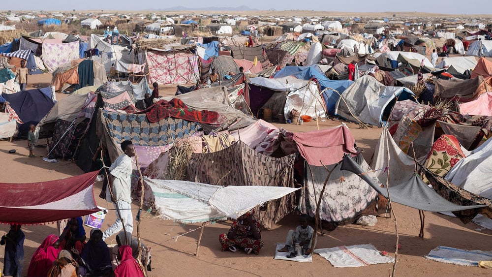 Aus El-Fasher geflohene Menschen errichten ein Lager in der West-Darfur Region, Bild vom 3. November 2025 ©  AFP via Getty Images