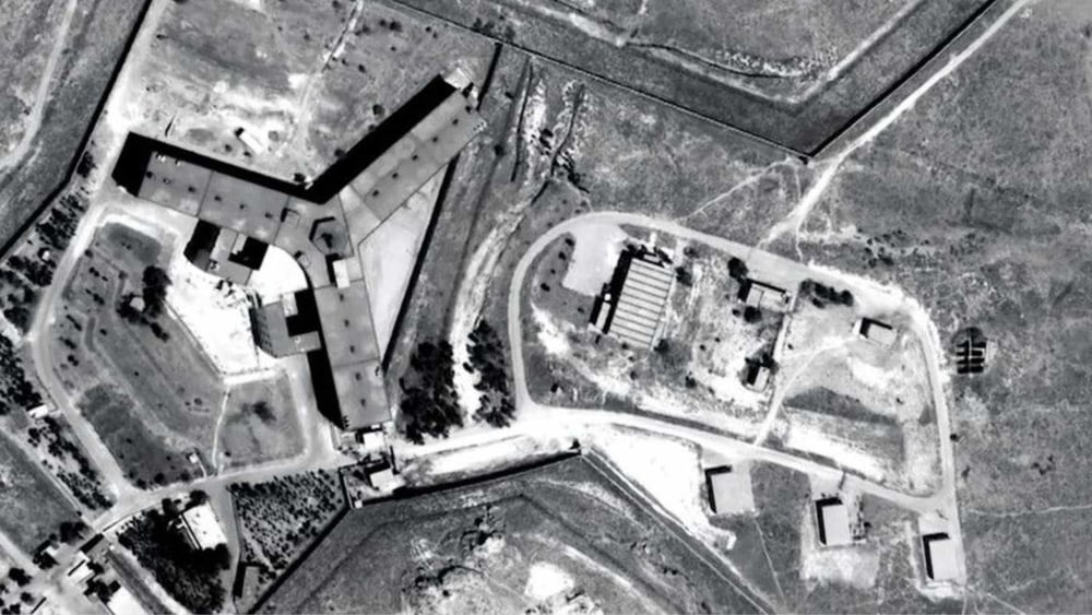 Das Militärgefängnis Saydnaya liegt 30 Kilometer nördlich von Damaskus. Das Gefängnis untersteht dem syrischen Verteidigungsministerium und wird von der Militärpolizei betrieben. Saydnaya gelangte zu trauriger Berühmtheit wegen dem Einsatz von Folter und exzessiver Gewalt nach einem Gefangenenaufstand 2008.   © Digitalglobe 2016