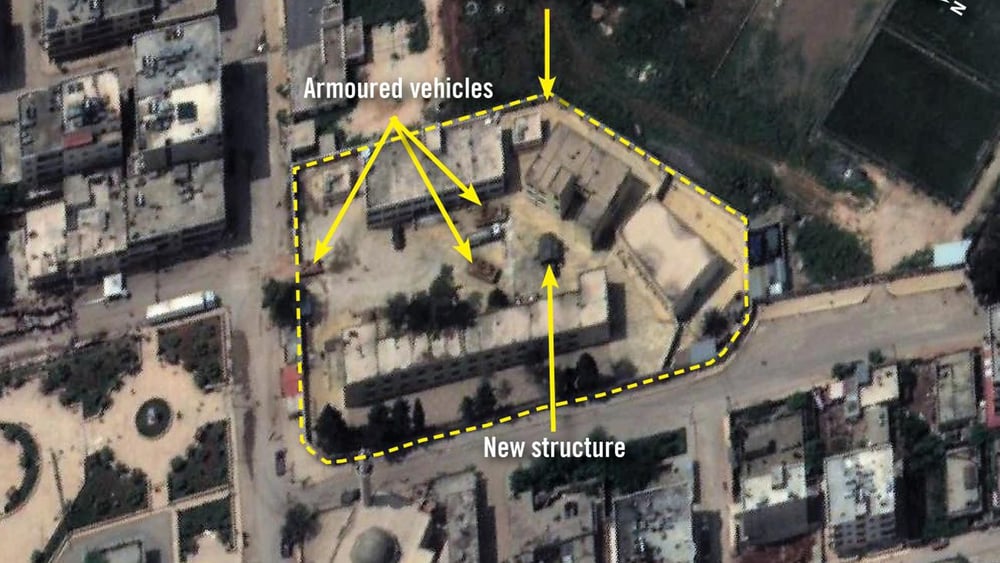 Dieses Satellitenbild zeigt die Amir Ghabari-Schule in Afrin, die gemäss ehemaligen Lehrern den türkischen Truppen und verbündeten Milizen als Stützpunkt dient. © 2018 Digital Globe, Inc.