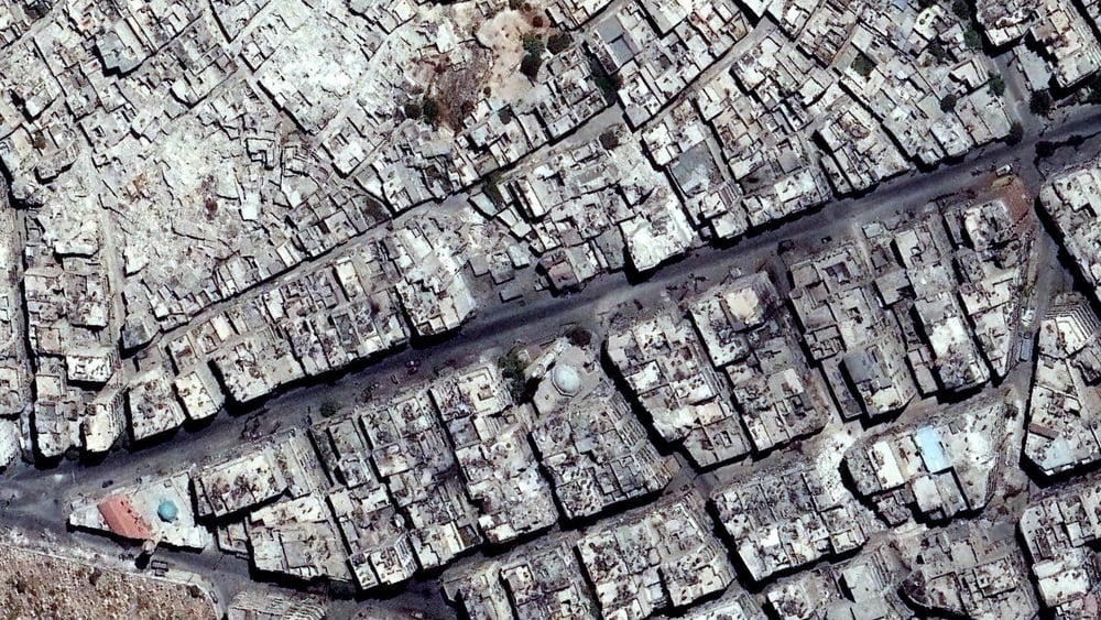Eines der Satellitenbilder, das die immense Zerstörung in Aleppo zeigt. © DigitalGlobe 2016 — Weitere Fotos bei Klick aufs Bild.