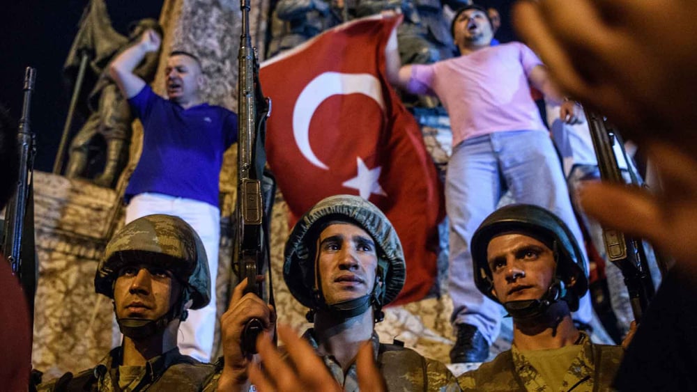 Turkische Soldaten auf dem Taksim-Platz in Istanbul beim Putschversuch vom 16. Juli 2016.