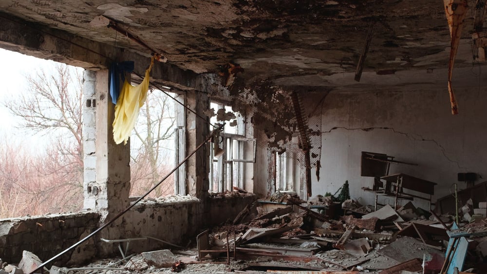 Zerbombte Schule in Opytne in der Region Donezk. © Jakub Laichter / istock.com