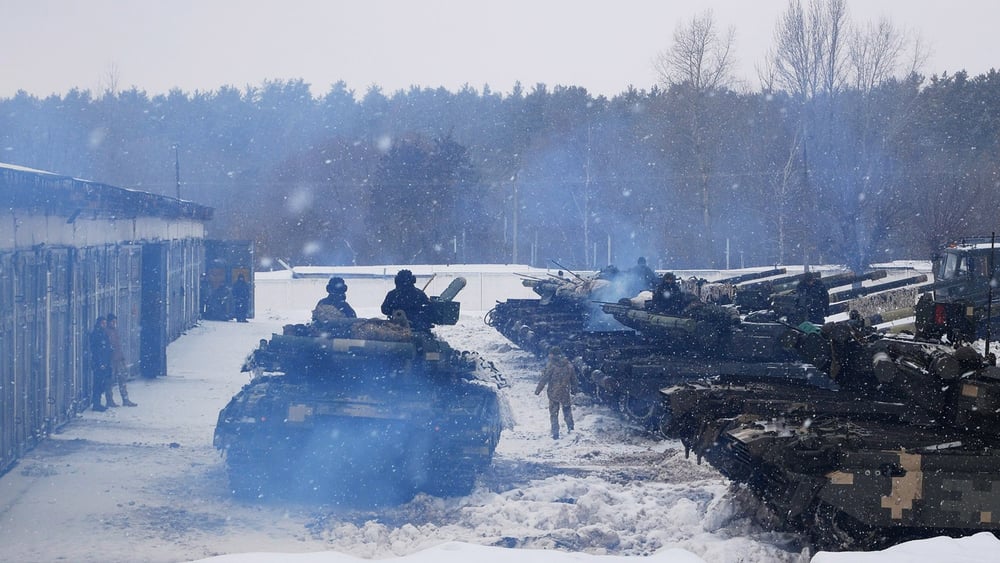 Panzer in der Nähe der Stadt Charkiw, Ukraine. © shutterstock