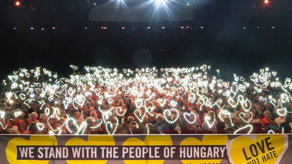 Solidaritätsaktion der niederländschen Amnesty-AktivistInnen zur Unterstützung der NGOs in Ungarn. © Jordi Huisman