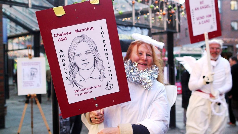 Unterstützungskampagne für die Begnadigung von Chelsea. © AI