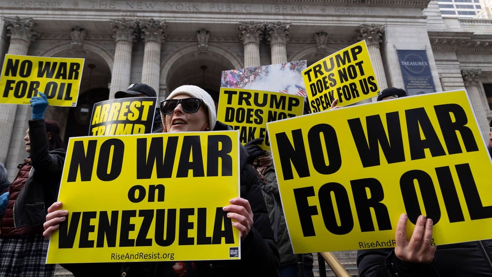 Proteste in New York gegen US-Präsident Donald Trump und dessen Politik gegenüber Venezuela, 6. Januar 2026.  © Gina M Randazzo/ Imago