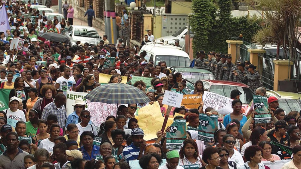 Demonstration, die an den Internationalen Tag zur Beseitigung der Gewalt gegen Frauen erinnert. Santo Domingo, Dominikanische Republik, 25. November 2014. © Erika Santelice