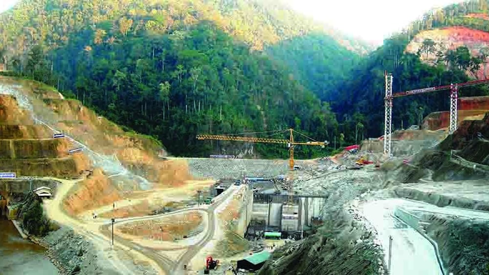 Paunglaung-Damm: Hier noch im Bau, versanken nachseiner Fertigstellung Dutzende Dörfer im Stausee. © Alec Scott