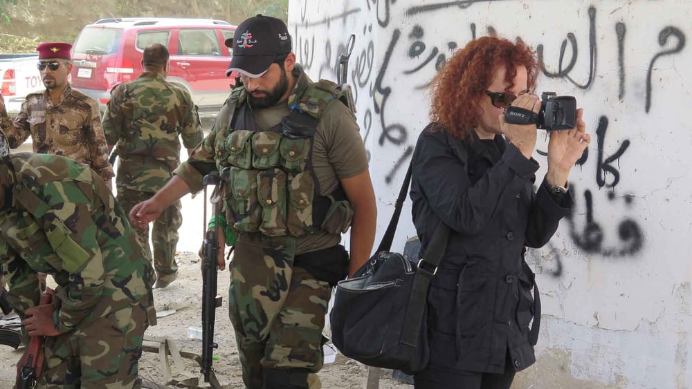 Donatella Rovera interviewt Flüchtlinge im Nordirak.  © Amnesty International