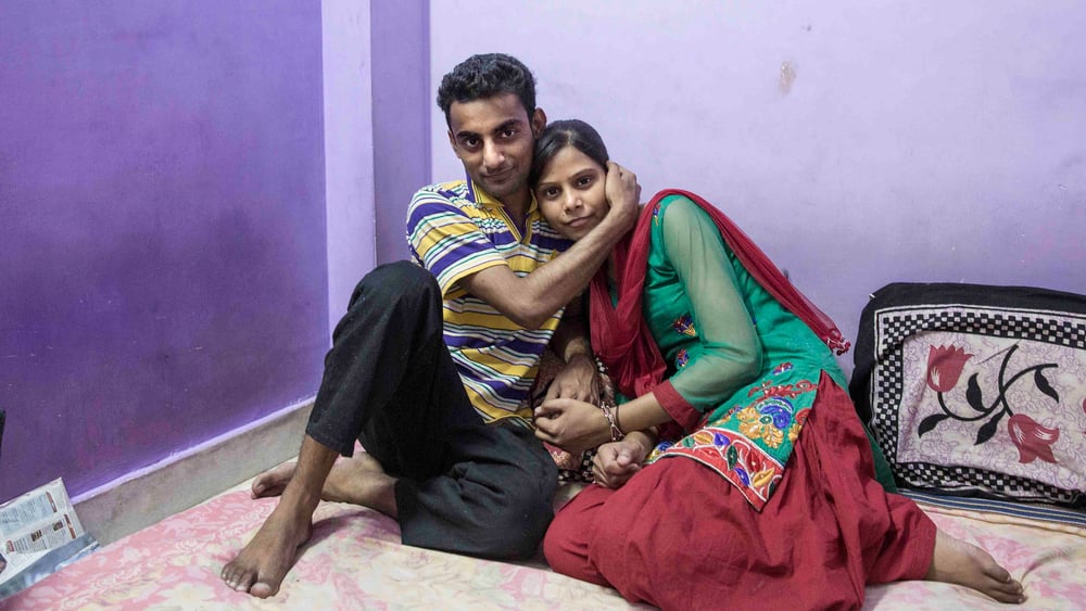 «Meine Eltern hätten uns umgebracht.» Javed und seine Frau Anjali widersetzen sich der Tradition. Er ist Muslim, sie Hindu. © Carsten Stormer